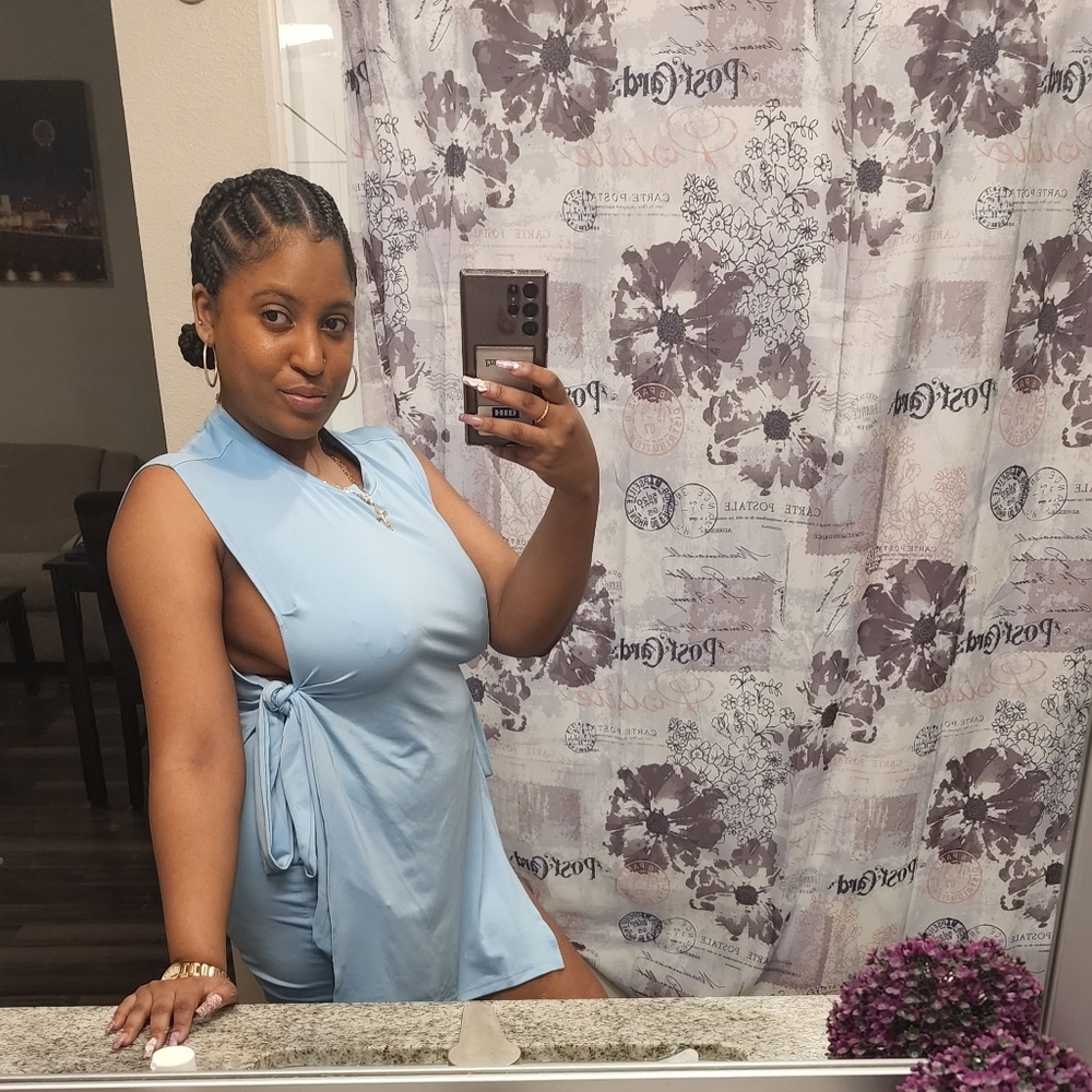 Selling new & slightly used clothing/accessories - Picture 2 of 4